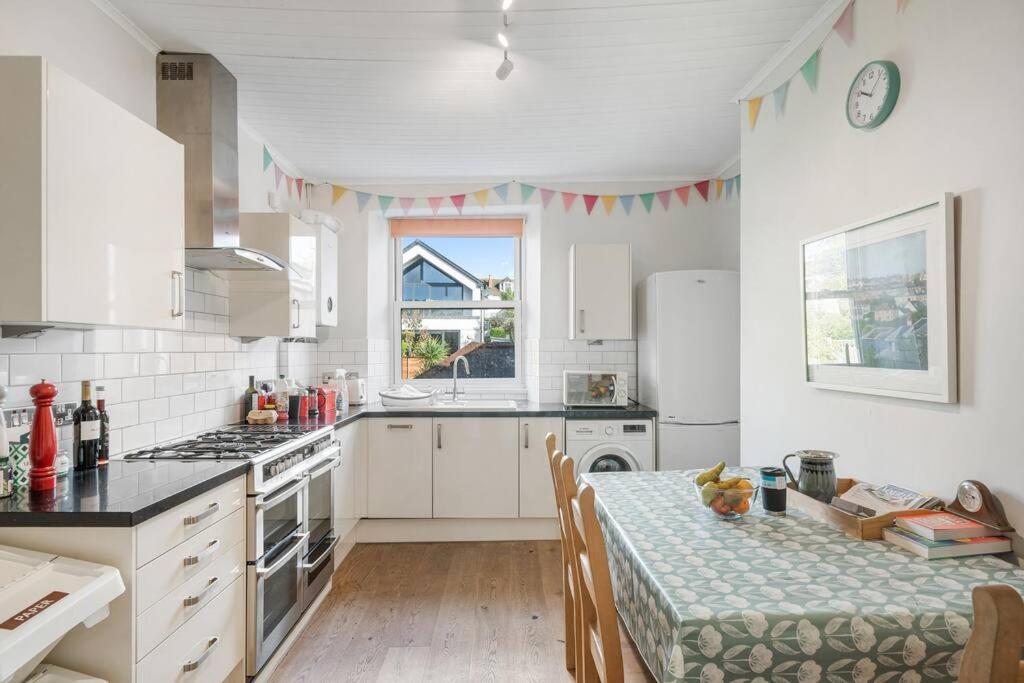 Manacles - Spacious Flat Near Beach With Sea Views & Parking ファルマス エクステリア 写真