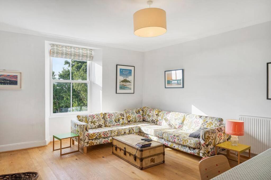 Manacles - Spacious Flat Near Beach With Sea Views & Parking ファルマス エクステリア 写真